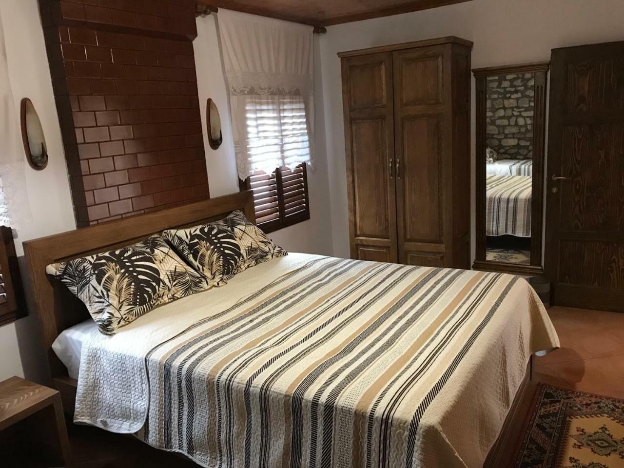 Guesthouse Arjan Berat Zewnętrze zdjęcie