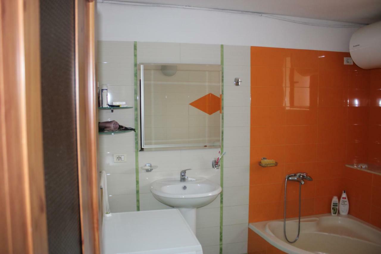 Guesthouse Arjan Berat Zewnętrze zdjęcie
