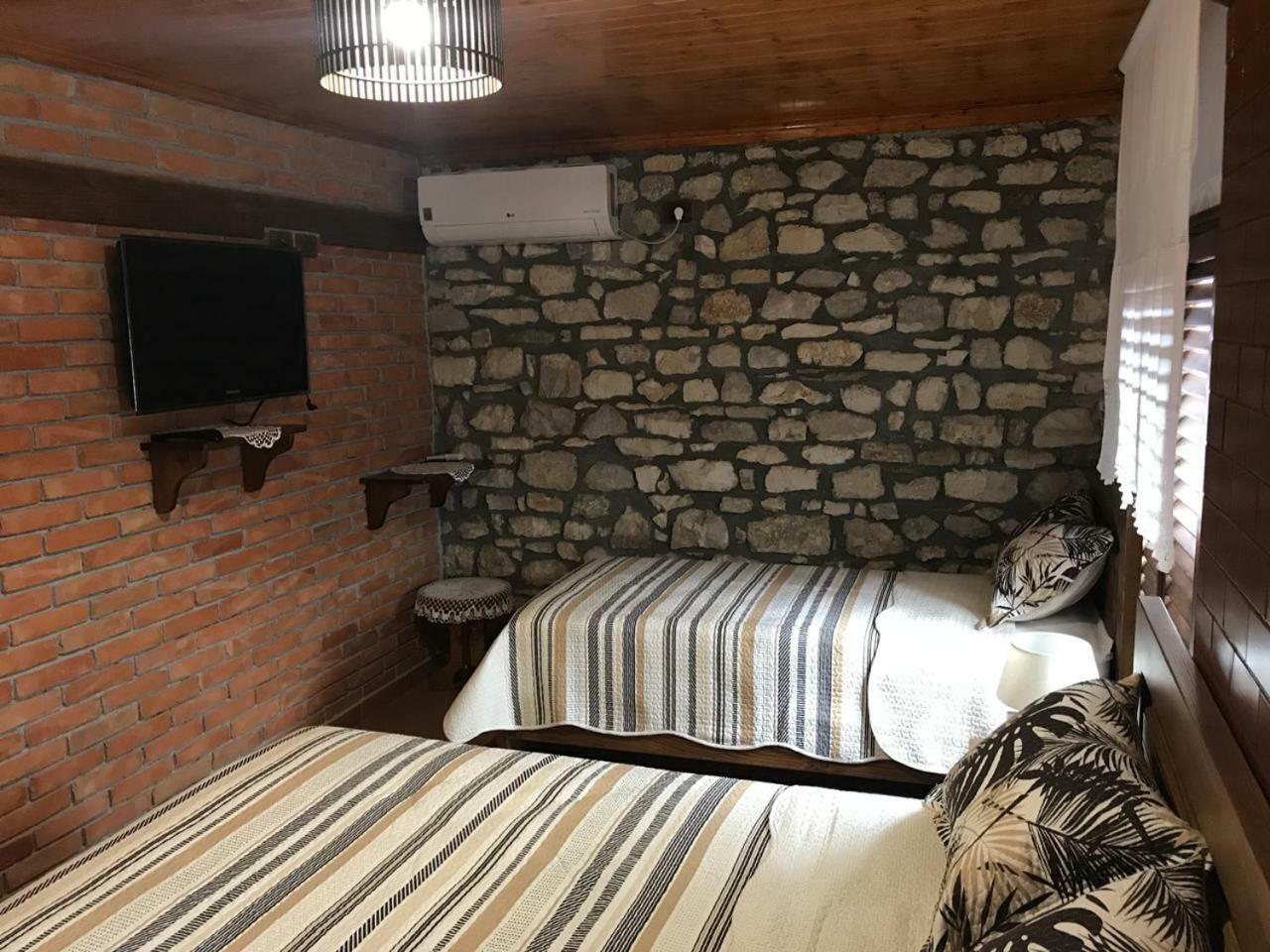 Guesthouse Arjan Berat Zewnętrze zdjęcie
