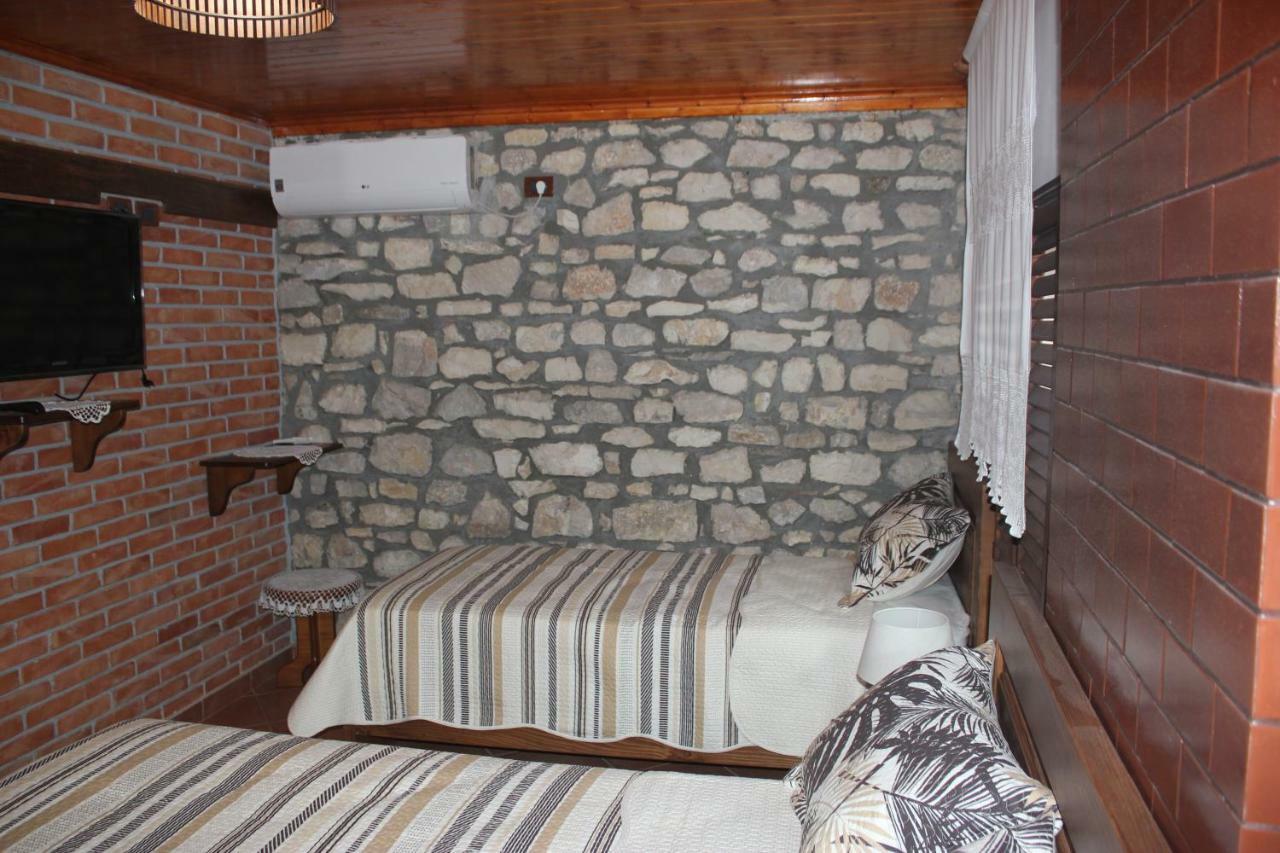 Guesthouse Arjan Berat Zewnętrze zdjęcie