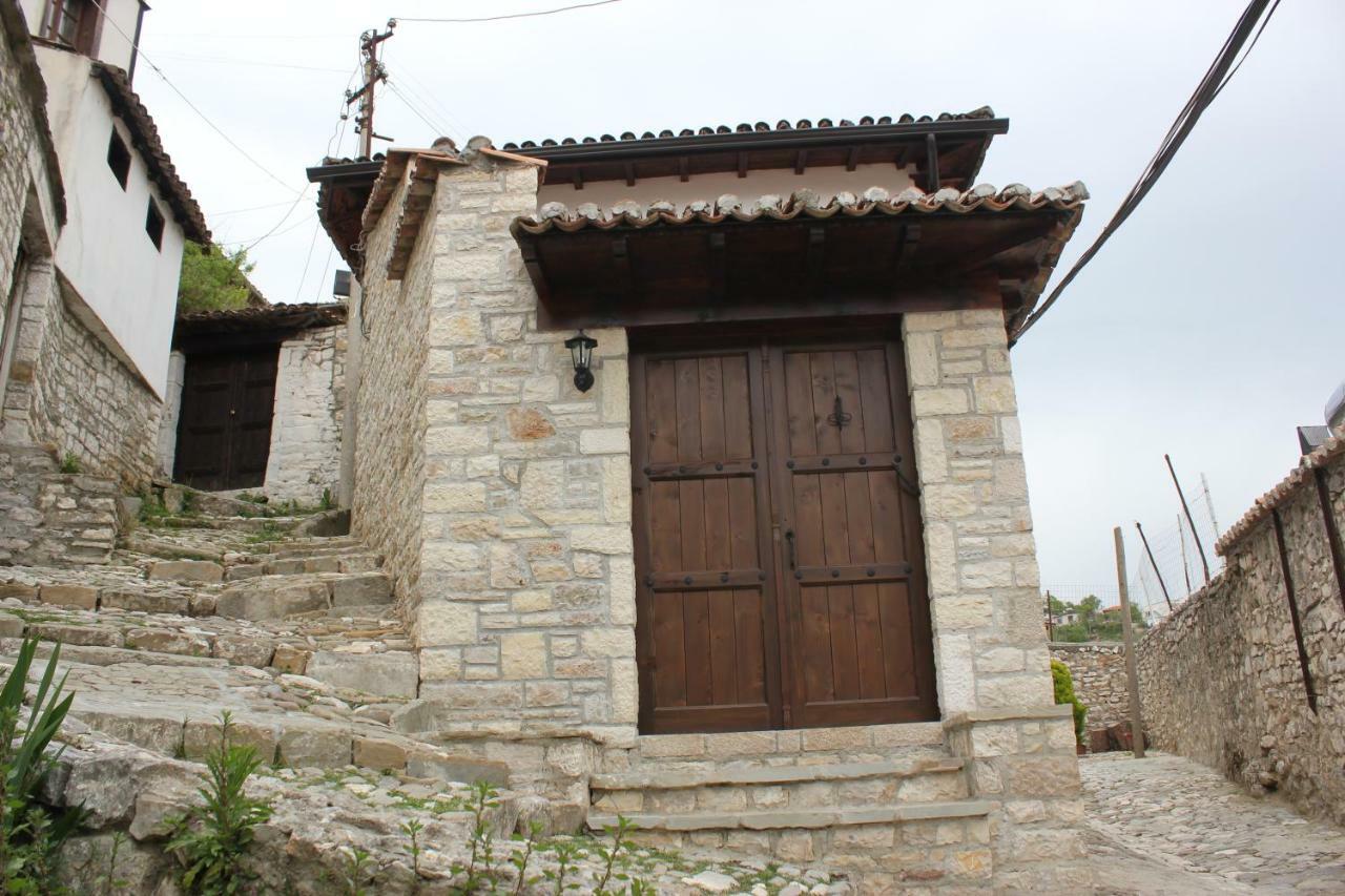 Guesthouse Arjan Berat Zewnętrze zdjęcie