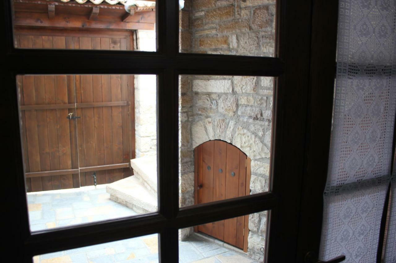 Guesthouse Arjan Berat Zewnętrze zdjęcie