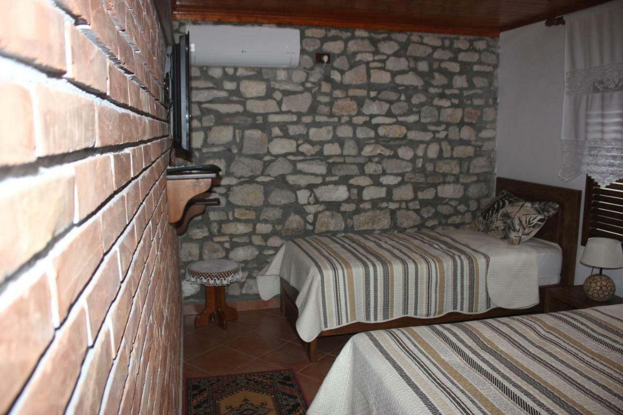 Guesthouse Arjan Berat Zewnętrze zdjęcie