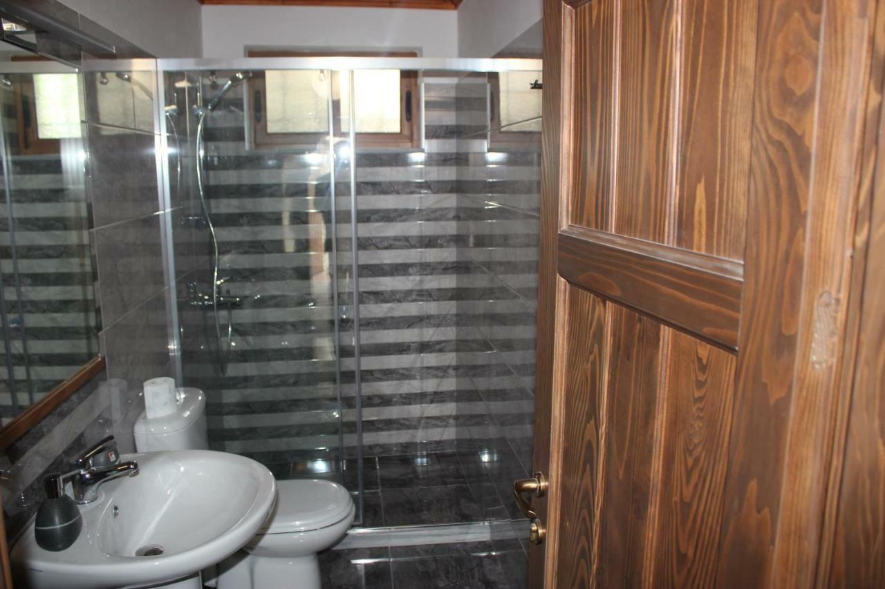 Guesthouse Arjan Berat Zewnętrze zdjęcie