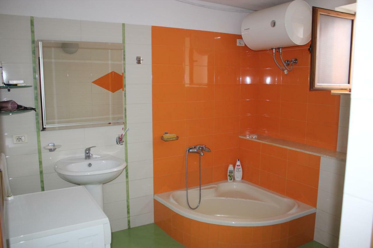 Guesthouse Arjan Berat Zewnętrze zdjęcie
