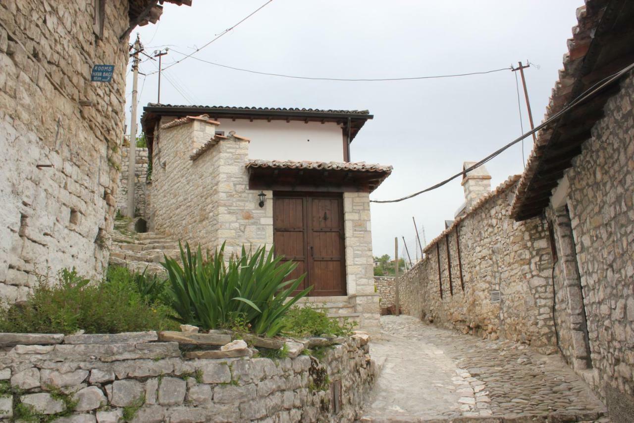 Guesthouse Arjan Berat Zewnętrze zdjęcie
